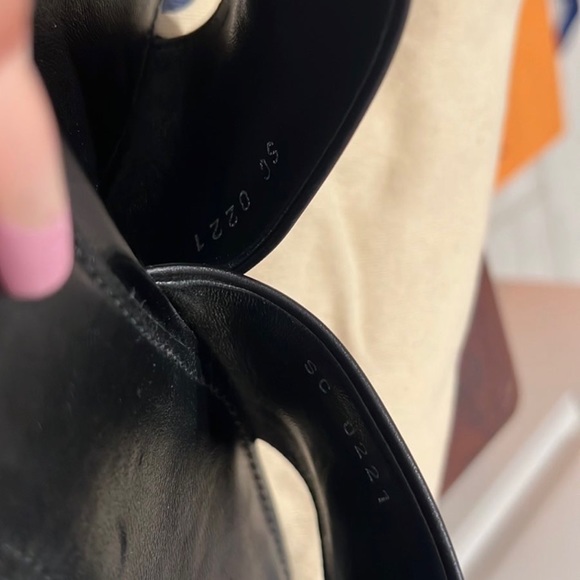 Louis Vuitton sandals - Picture 2 of 3